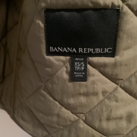 Banana Republic (women’s) Oversized Quilted Jacket - size XS Petite olive Green - Picture 2 of 4